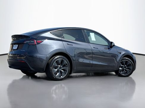 Used 2024 Tesla Model Y Long Range AWD/4WD image 2