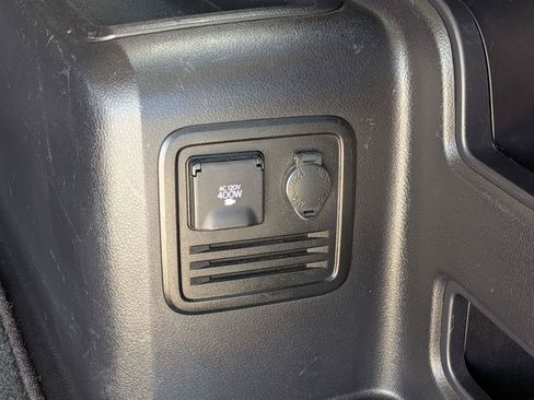 Used 2019 Toyota 4Runner SR5 AWD/4WD image 35