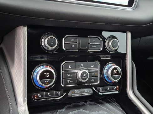 Used 2023 GMC Yukon Denali image 17