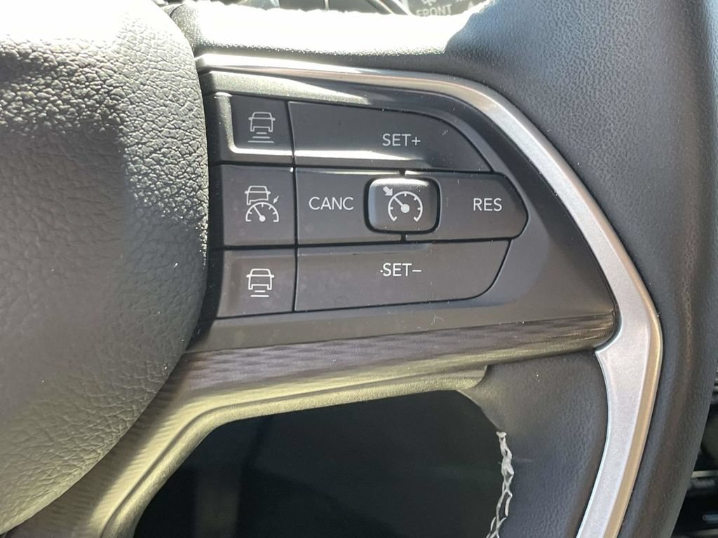 Used 2023 Jeep Grand Cherokee Altitude AWD/4WD image 70