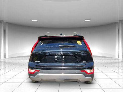 Used 2023 Kia Niro EX image 4