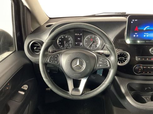 Used 2018 Mercedes-Benz Metris Passenger image 12