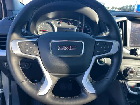 Used 2023 GMC Terrain SLT image 17