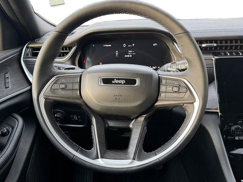 New 2025 Jeep Grand Cherokee Limited w/ Black Appearance Package image 12