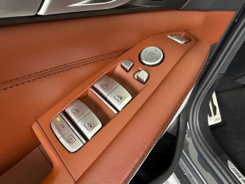 Used 2021 BMW X7 M50i w/ Dynamic Handling Package image 16