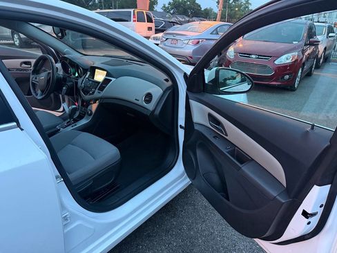 Used 2015 Chevrolet Cruze LT FWD image 16