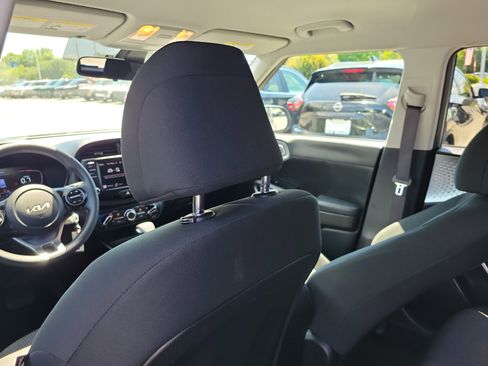 Used 2024 Kia Soul LX w/ Option Group 015 FWD image 12