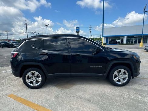 Used 2023 Jeep Compass Latitude AWD/4WD image 10