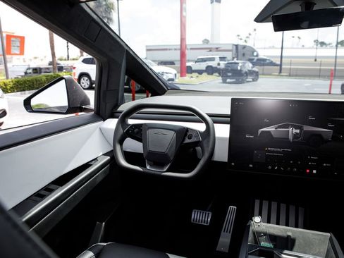 Used 2024 Tesla Cybertruck AWD Crew Cab image 18