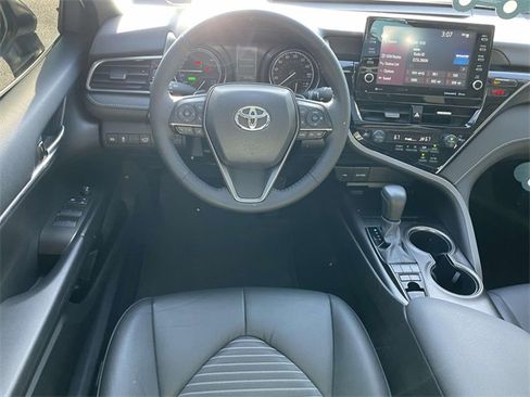 Used 2024 Toyota Camry SE image 12