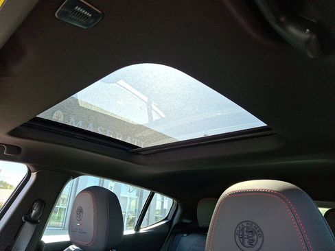 New 2025 Alfa Romeo Tonale Tributo Italiano image 8