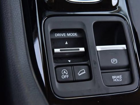 Used 2025 Honda Pilot Touring image 19