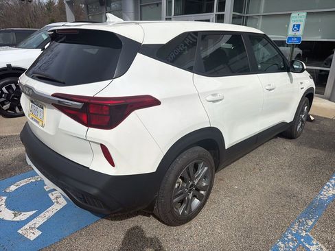 Certified 2022 Kia Seltos LX image 5