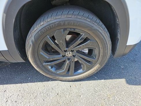 Used 2023 Volkswagen Atlas SE w/ Black Wheel Package AWD/4WD image 10