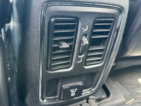 Used 2021 Jeep Grand Cherokee Laredo X AWD/4WD image 30