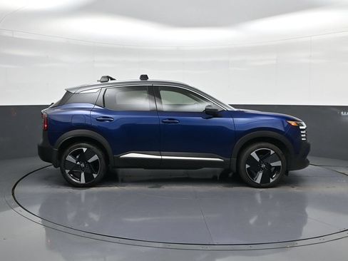 Certified 2025 Nissan Kicks SR FWD image 11