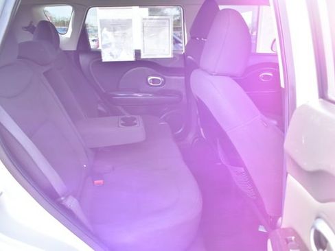 Used 2014 Kia Soul ! FWD image 32