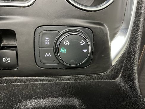 Used 2018 Chevrolet Traverse Premier image 18