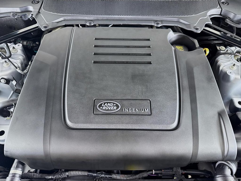 Used 2024 Land Rover Discovery S AWD/4WD image 25