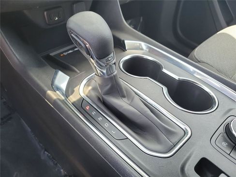 Used 2022 Chevrolet Traverse LT FWD image 33