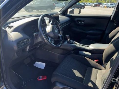 Used 2023 Honda HR-V Sport image 2
