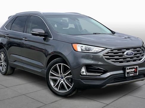 Used 2019 Ford Edge Titanium image 2