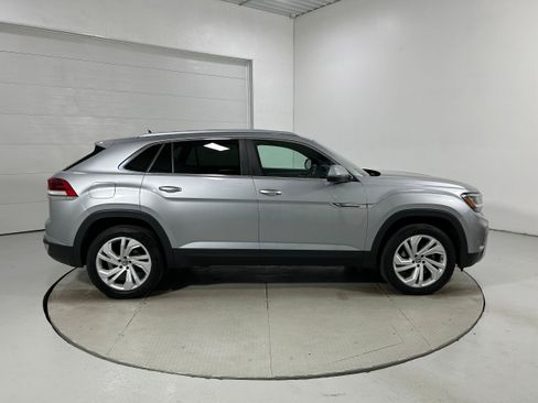 Used 2020 Volkswagen Atlas Cross Sport SEL AWD/4WD image 39