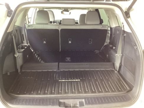 Used 2025 Toyota Highlander XLE AWD/4WD image 22