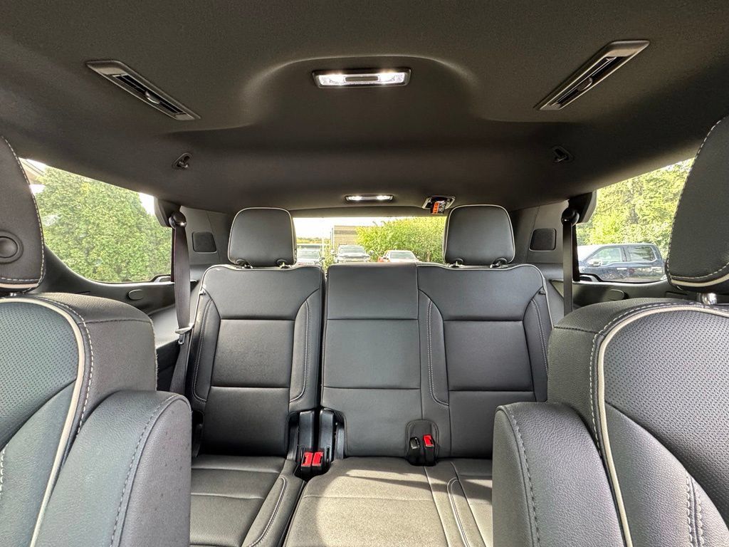 Used 2026 Chevrolet Tahoe Premier AWD/4WD image 37