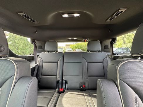 Used 2026 Chevrolet Tahoe Premier AWD/4WD image 37