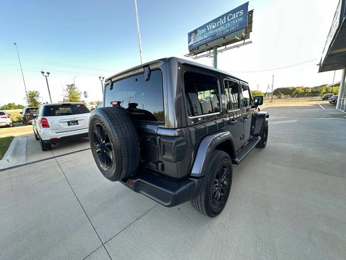 Used 2019 Jeep Wrangler Unlimited Sahara AWD/4WD image 5