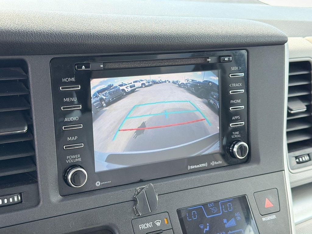 Used 2020 Toyota Sienna LE w/ Carpet Mat Package FWD image 13