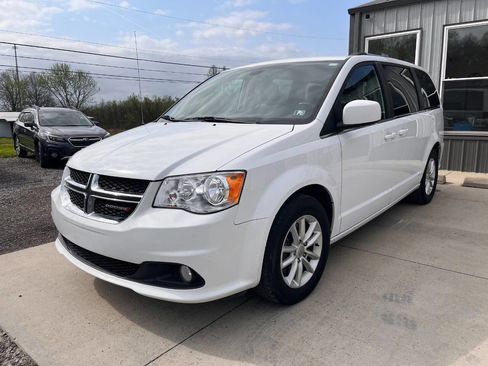Used 2018 Dodge Grand Caravan SXT FWD image 3