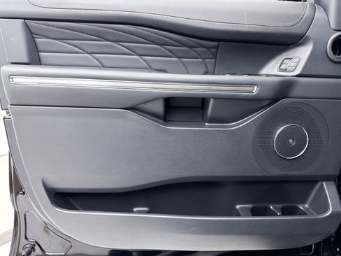 Used 2024 Ford Expedition Platinum AWD/4WD image 31