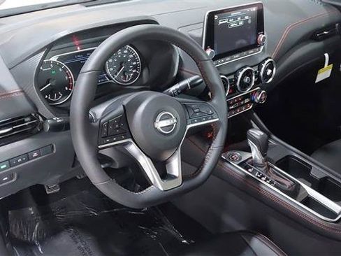 Used 2025 Nissan Sentra SR w/ SR Premium Package FWD image 21