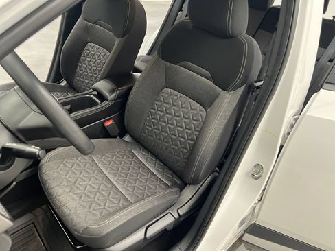 Used 2025 Nissan Kicks SV AWD/4WD image 11