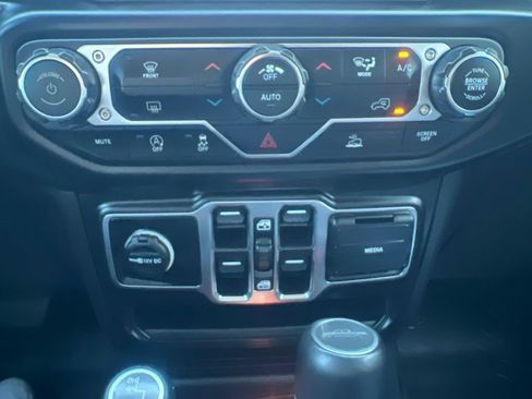 Used 2022 Jeep Gladiator Overland w/ Popular Equipment Package AWD/4WD image 52