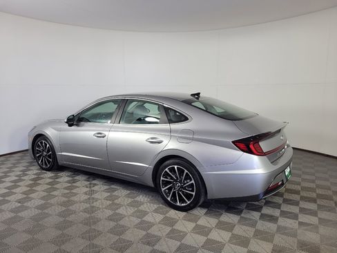 Used 2021 Hyundai Sonata SE FWD image 3