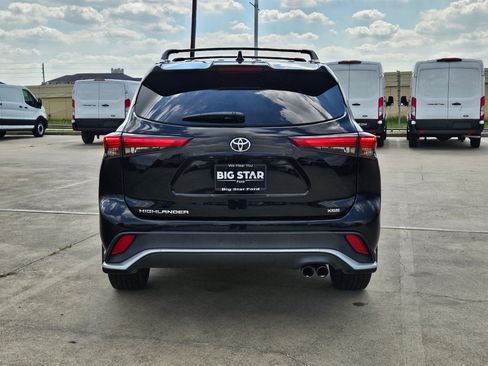 Used 2021 Toyota Highlander XSE FWD image 5