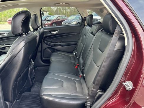 Used 2018 Ford Edge Titanium w/ Equipment Group 302A AWD/4WD image 16