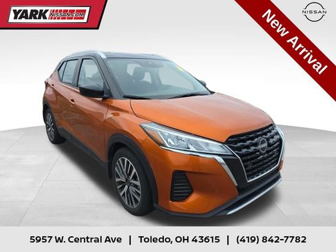 Certified 2023 Nissan Kicks SV image 1