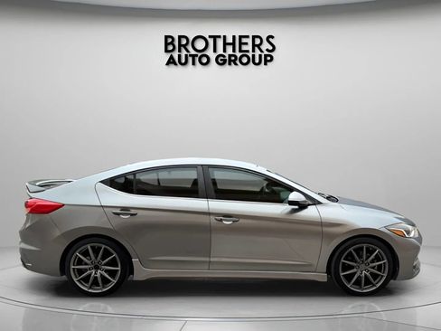 Used 2017 Hyundai Elantra Sport w/ Sport Premium Package 06 FWD image 12