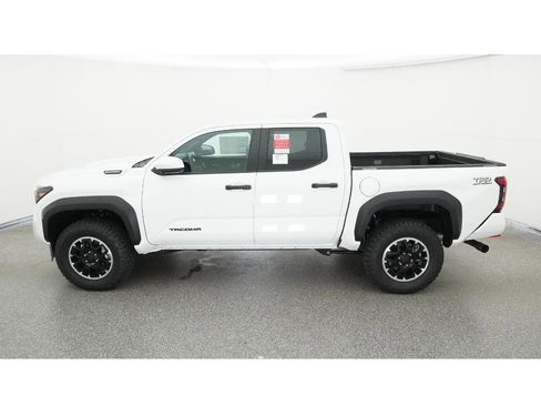 New 2025 Toyota Tacoma TRD Off-Road AWD/4WD image 3