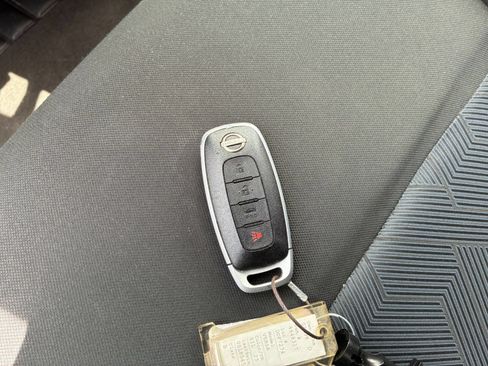 Used 2025 Nissan Versa SV FWD image 17