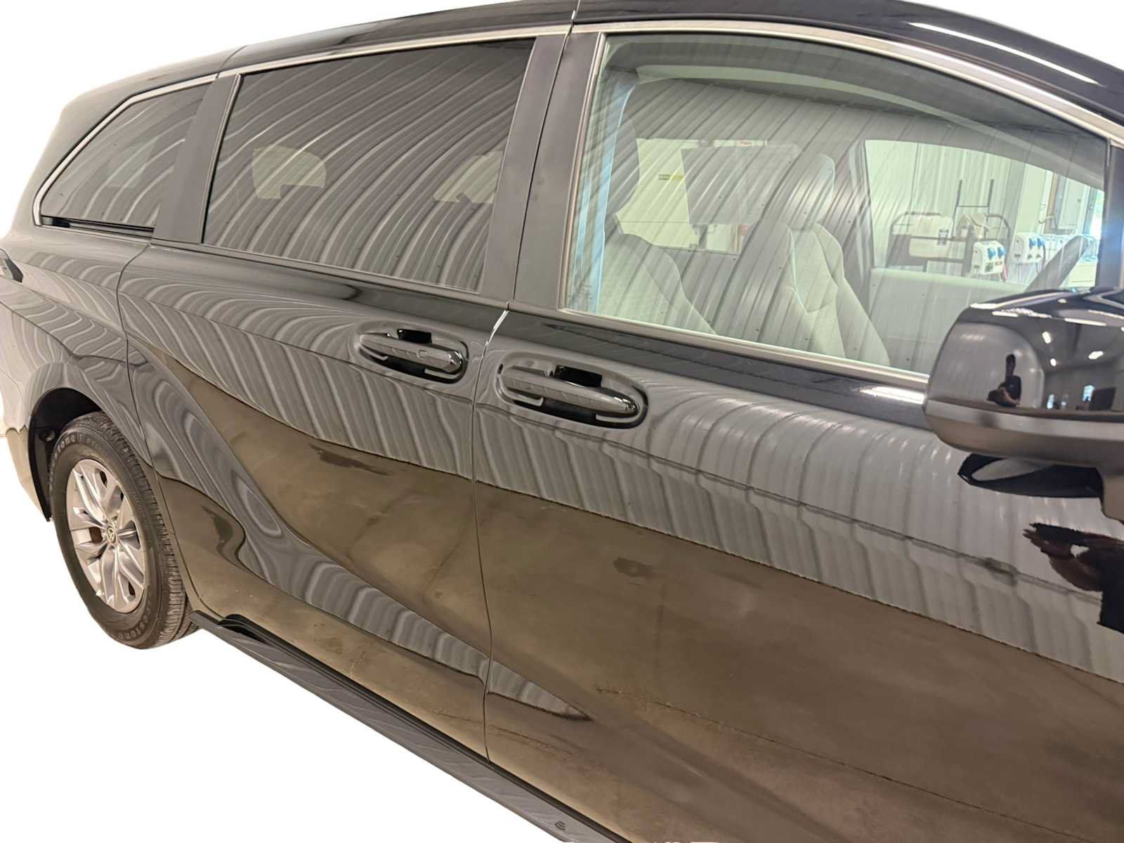 Used 2026 Toyota Sienna LE AWD/4WD image 11