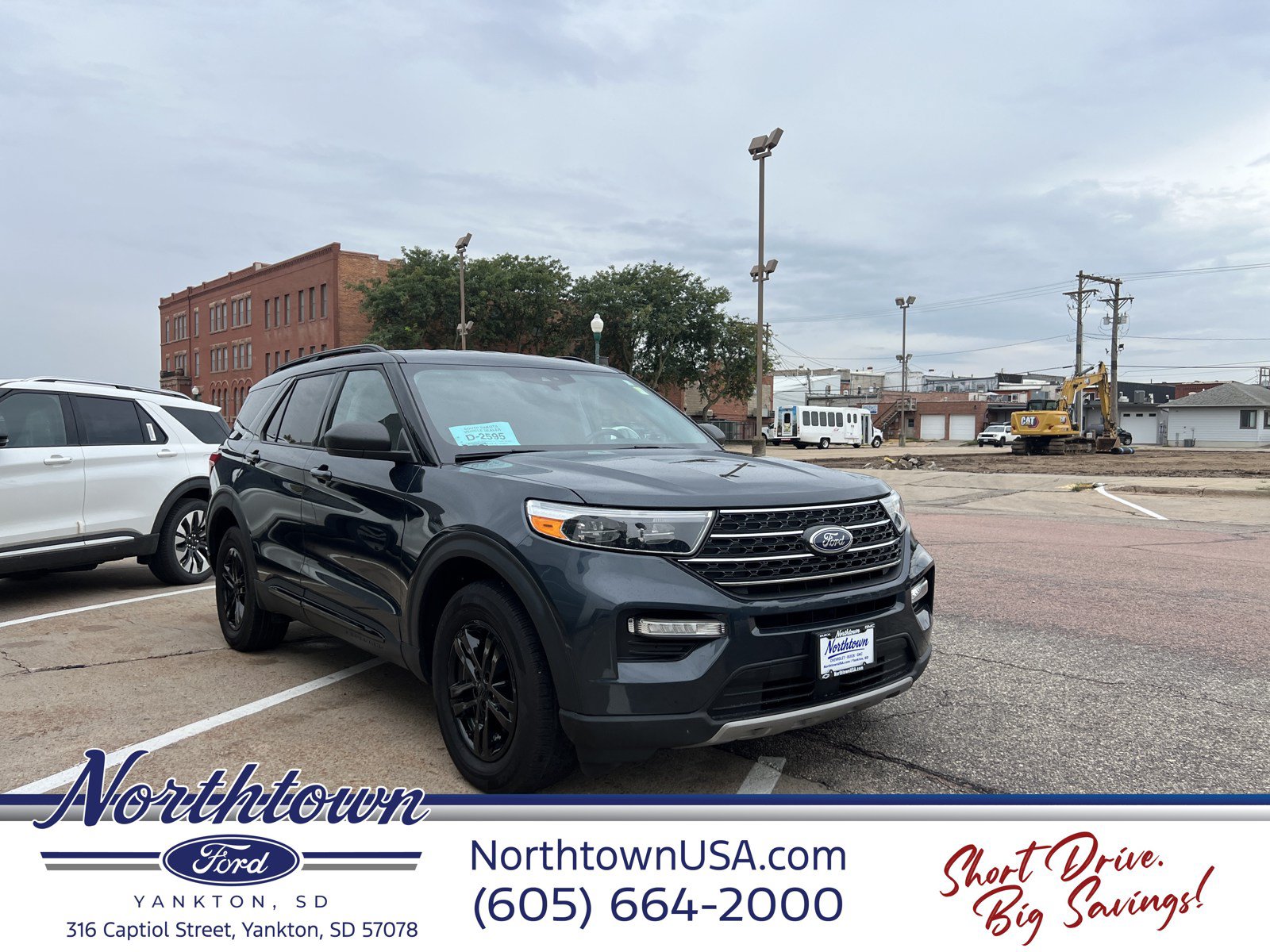 Used 2024 Ford Explorer XLT w/ Equipment Group 202A AWD/4WD image 3