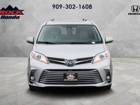 Used 2019 Toyota Sienna XLE image 2