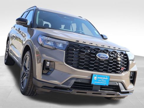 New 2026 Ford Explorer ST w/ Sun And Sound Package image 6
