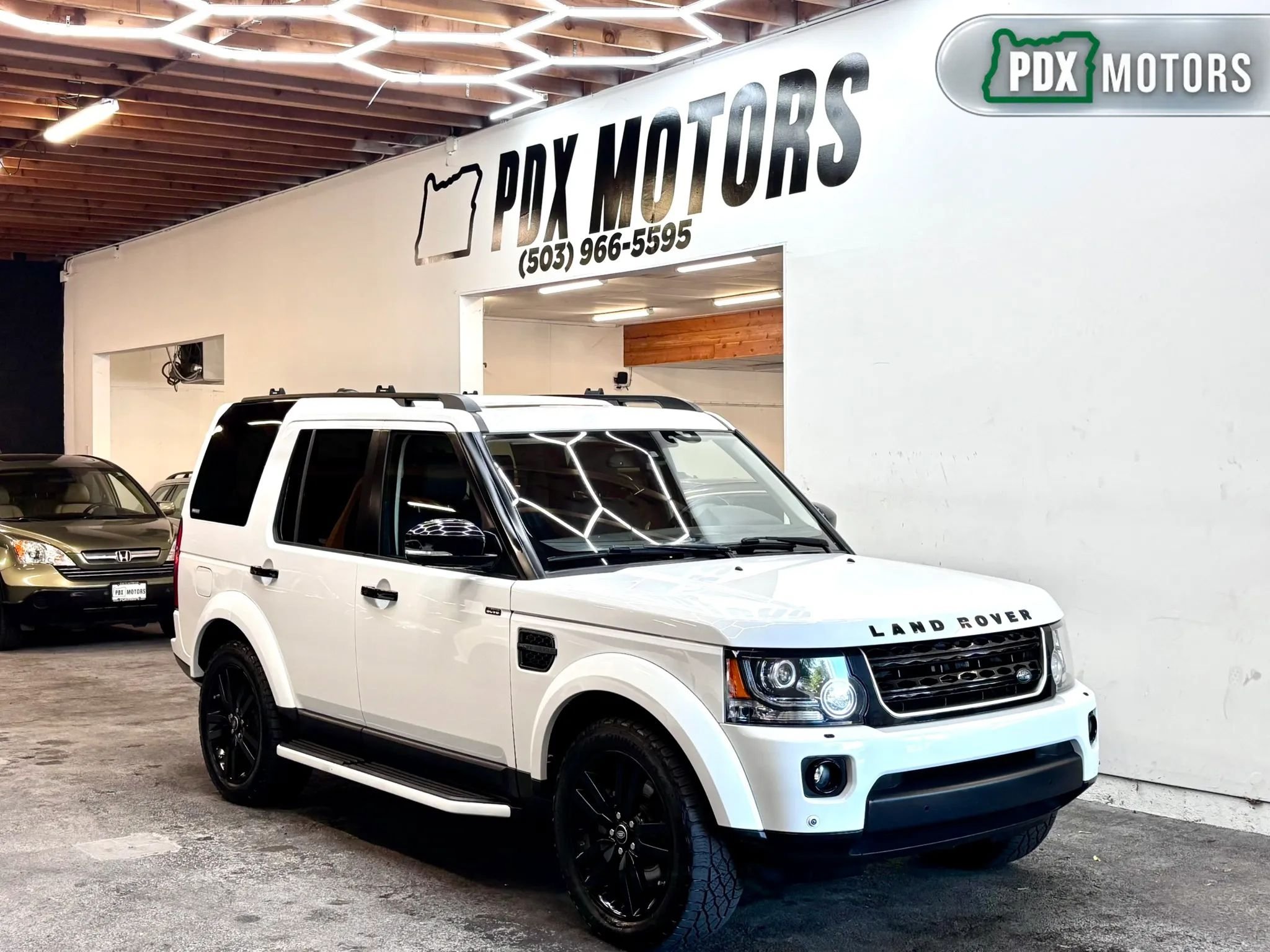 Used 2016 Land Rover LR4 HSE Silver Edition AWD/4WD image 1