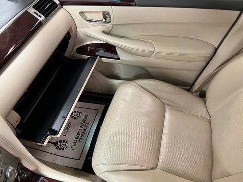 Used 2015 Lexus LX 570 4WD w/ Luxury Package image 40